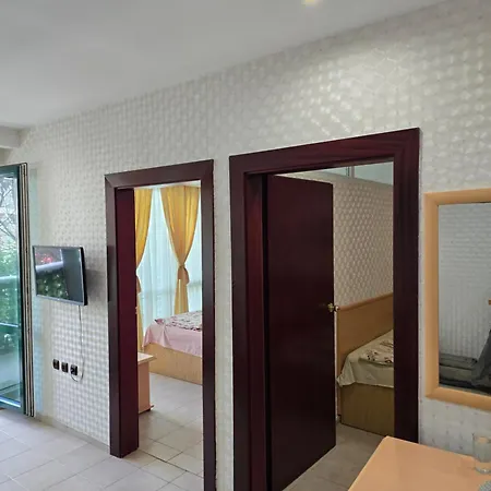 Lägenhet 3 Bedroom In Sunny Miramar Palaz *