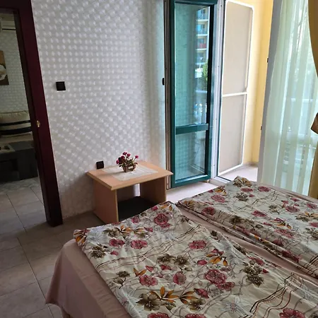 3 Bedroom In Sunny Miramar Palaz Lägenhet