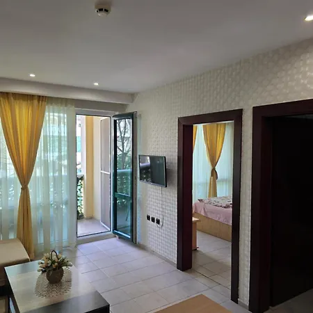 Lägenhet 3 Bedroom In Sunny Miramar Palaz