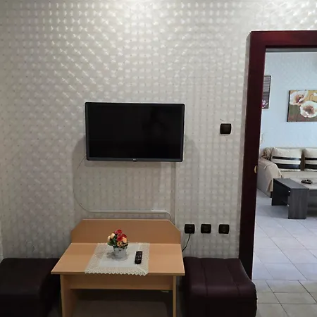 3 Bedroom In Sunny Miramar Palaz Slăntjev Brjag